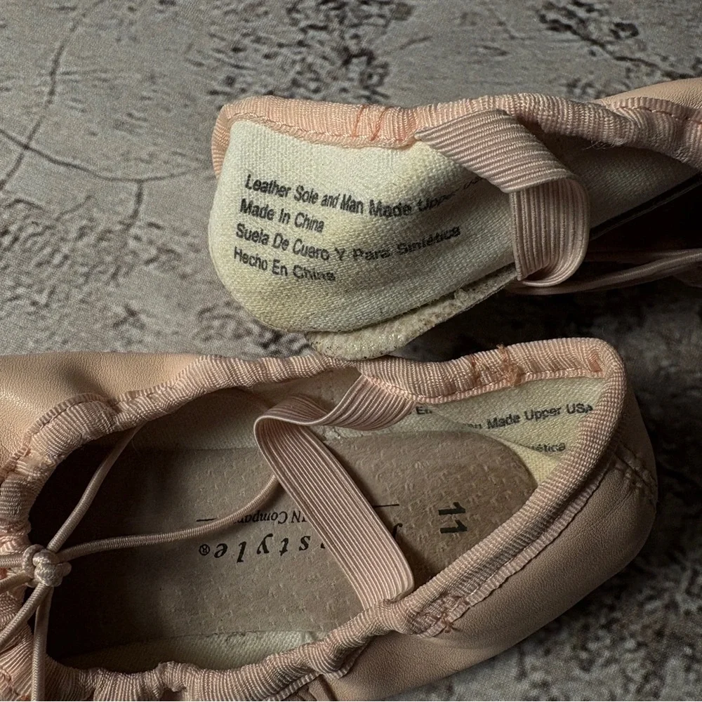 Danskin Freestyle Ballet Shoes, Girl’s Size 11